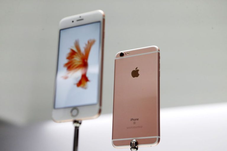 Apple stock target cut at Loop as iPhone strength wanes By Investing.com